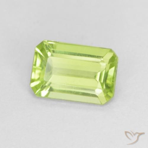Peridoto Verde chiaro e vivace naturale da 0.55 ct, Ottagonale / Taglio smeraldo, VVS