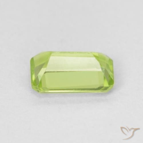Peridoto Verde chiaro e vivace naturale da 0.55 ct, Ottagonale / Taglio smeraldo, VVS