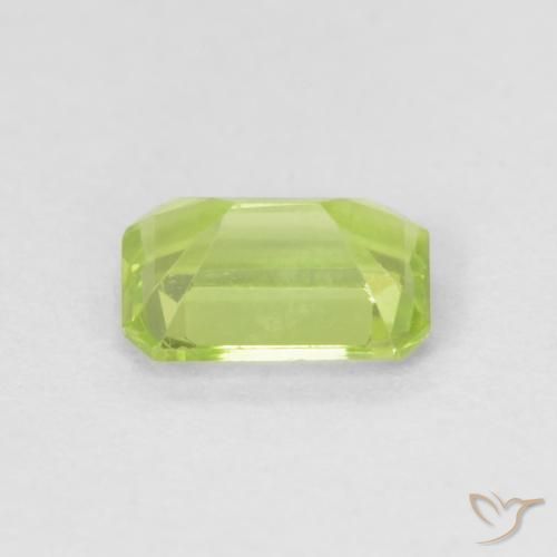 Peridoto Verde chiaro e vivace naturale da 0.52 ct, Ottagonale / Taglio smeraldo, VVS