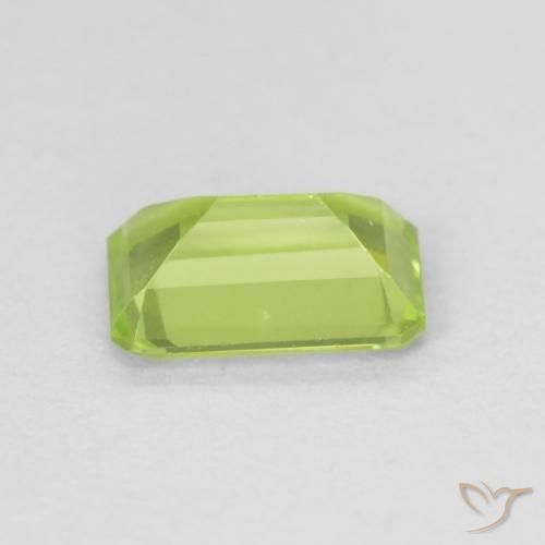 Peridoto Verde chiaro e vivace naturale da 0.60 ct, Ottagonale / Taglio smeraldo, VS
