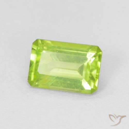 Peridoto Verde brillante naturale da 0.56 ct, Ottagonale / Taglio smeraldo, VS