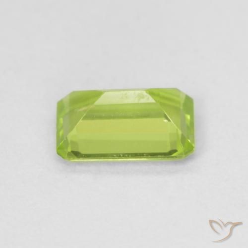 Peridoto Verde brillante naturale da 0.56 ct, Ottagonale / Taglio smeraldo, VS