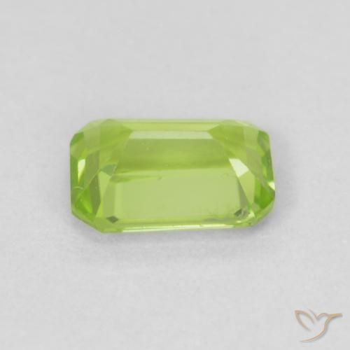 Peridoto Verde medio naturale da 0.59 ct, Ottagonale / Taglio smeraldo, VVS