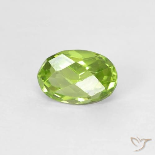 Peridoto Verde chiaro e vivace naturale da 0.68 ct, Ovale, VVS-VS
