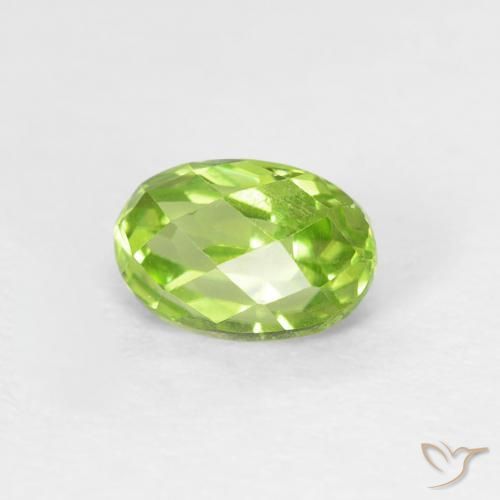 Peridoto Verde chiaro e vivace naturale da 0.70 ct, Ovale, VVS-VS
