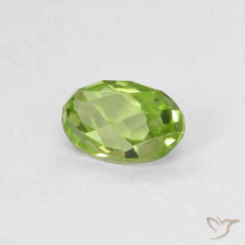 Peridoto Verde medio naturale da 0.63 ct, Ovale, VVS-VS
