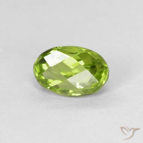 Peridoto Verde acceso naturale da 0.70 ct, Ovale, VVS-VS
