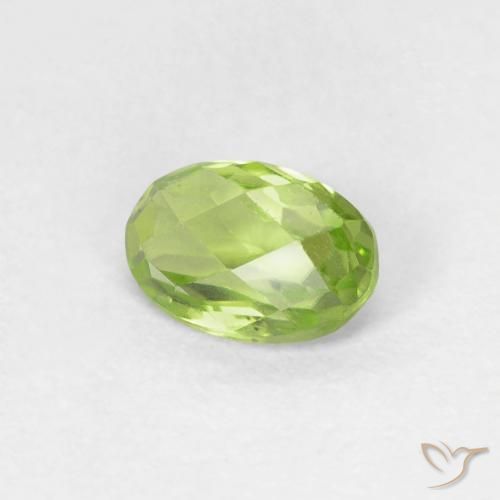 Peridoto Verde chiaro e vivace naturale da 0.58 ct, Ovale, VVS-VS