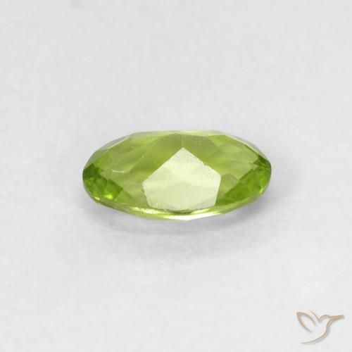 Peridoto Verde chiaro e vivace naturale da 0.49 ct, Ovale, VVS-VS