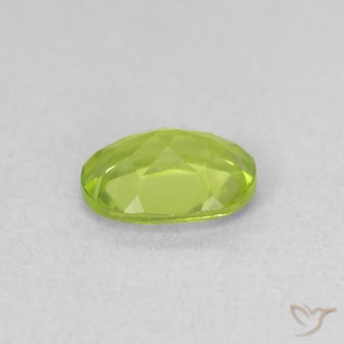 Peridoto Verde giallastro vivace naturale da 0.97 ct, Ovale, VVS-VS