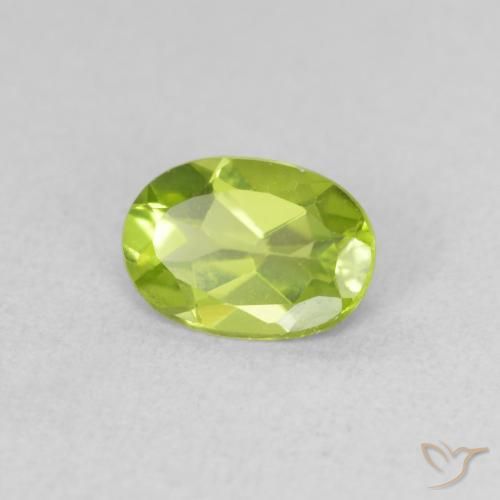 Peridoto Verde medio naturale da 0.80 ct, Ovale, VVS-VS