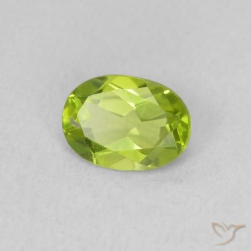 Peridoto Verde medio naturale da 0.86 ct, Ovale, VVS-VS