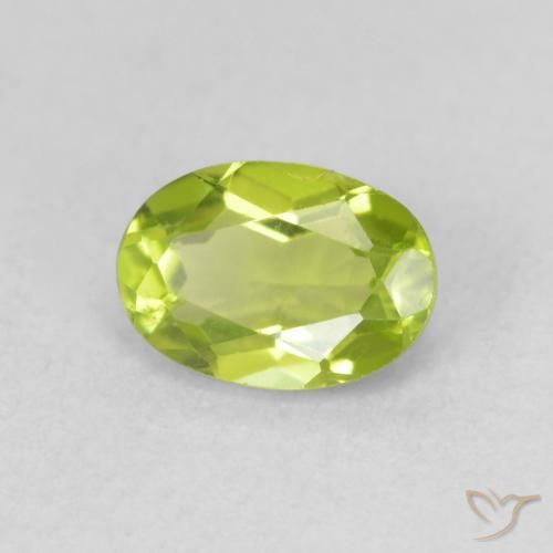Peridoto Verde medio naturale da 0.93 ct, Ovale, VS