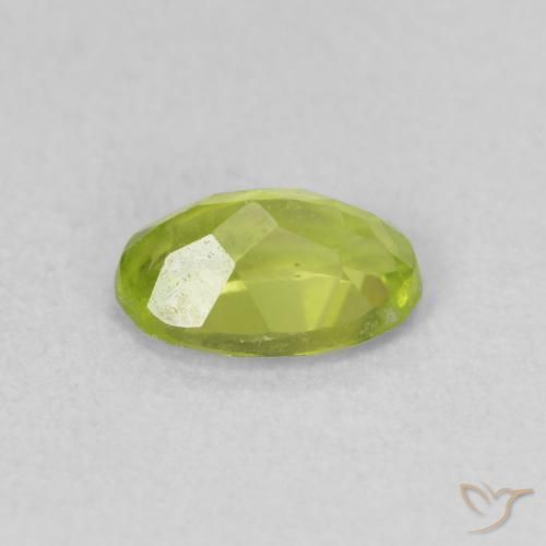 Peridoto Verde brillante naturale da 0.84 ct, Ovale, VS