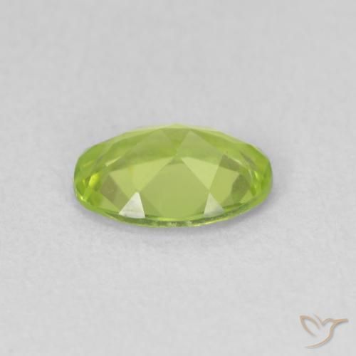 Peridoto Verde brillante naturale da 0.76 ct, Ovale, VS