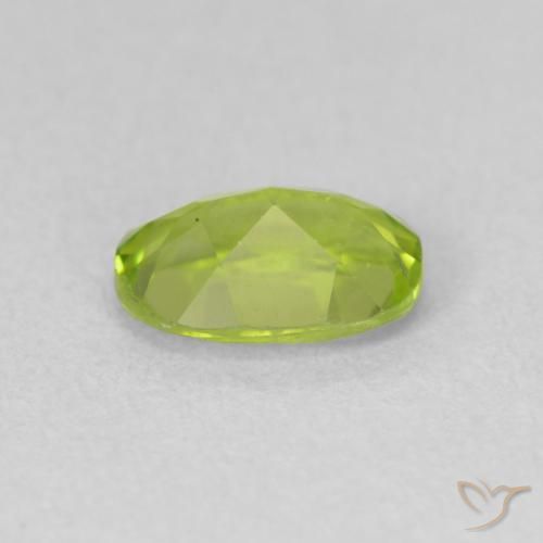 Peridoto Verde medio naturale da 0.93 ct, Ovale, VS