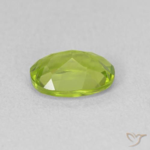Peridoto Verde medio naturale da 0.92 ct, Ovale, VS