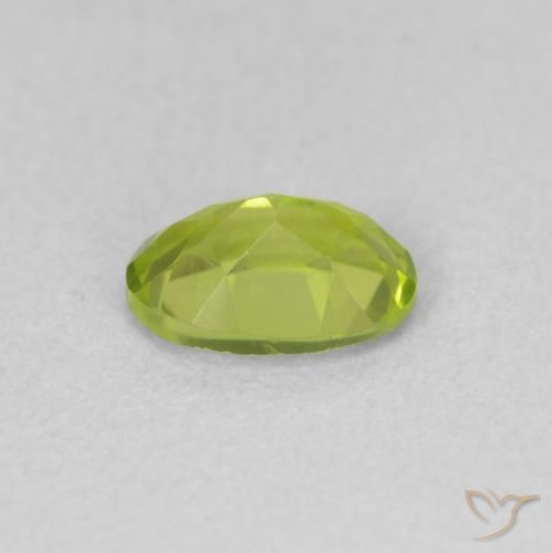 Peridoto Verde giallastro naturale da 0.92 ct, Ovale, VVS-VS