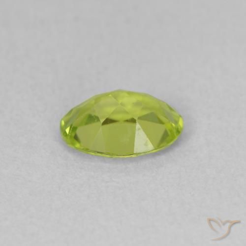 Peridoto Verde giallastro naturale da 0.75 ct, Ovale, VVS-VS
