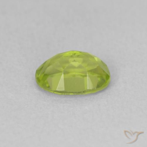 Peridoto Verde giallastro naturale da 0.86 ct, Ovale, VVS-VS