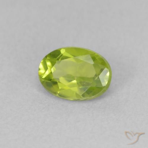 Peridoto Verde oliva naturale da 0.87 ct, Ovale, VVS-VS