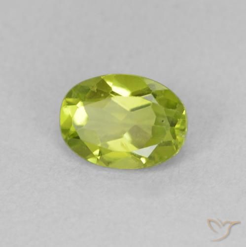 Peridoto Verde acceso naturale da 0.94 ct, Ovale, VVS-VS