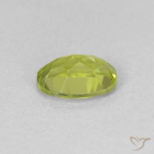 Peridoto Verde acceso naturale da 0.94 ct, Ovale, VVS-VS