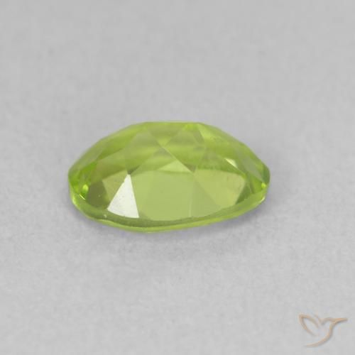 Peridoto Verde acceso naturale da 0.94 ct, Ovale, VVS-VS