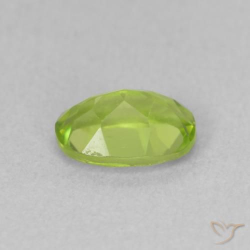 Peridoto Verde acceso naturale da 0.92 ct, Ovale, VVS-VS