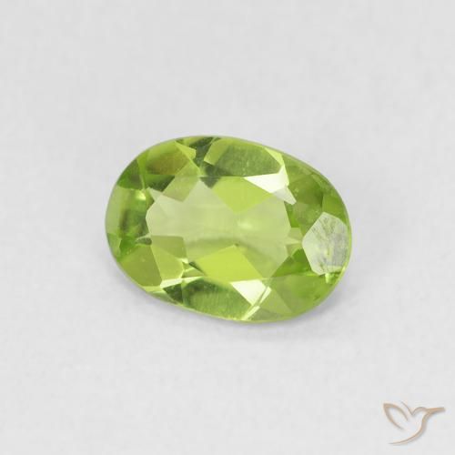Peridoto Verde giallastro naturale da 0.67 ct, Ovale, VVS