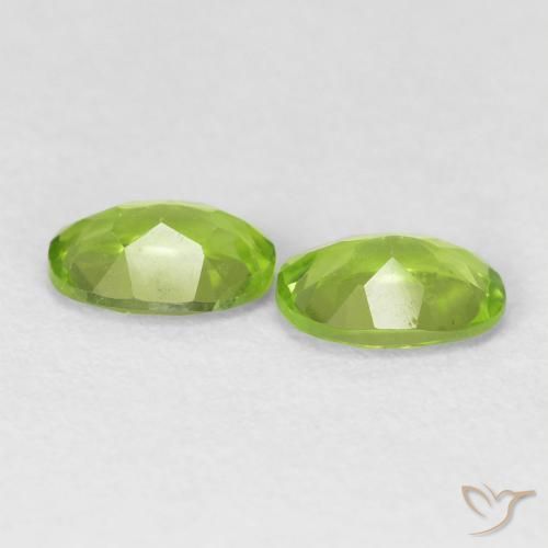 Gemme di Peridoto Verde medio naturale da 1.67 ct, Ovale, VVS