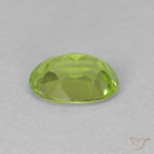 Peridoto Verde brillante naturale da 0.90 ct, Ovale, VS