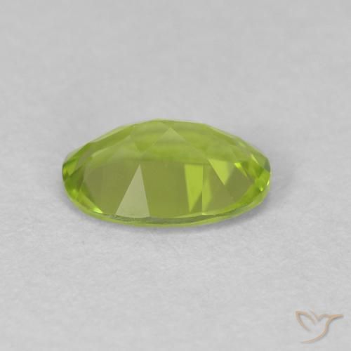 Peridoto Verde acceso naturale da 0.76 ct, Ovale, VVS