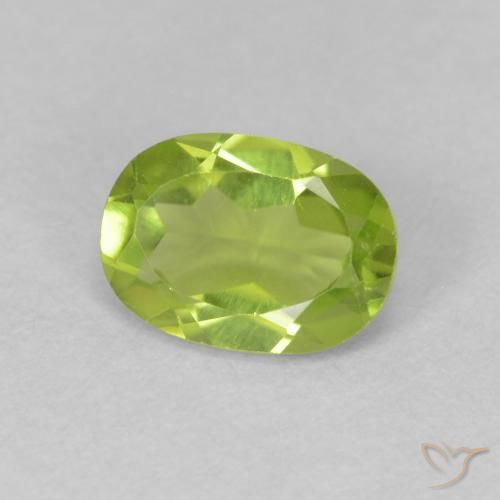 Peridoto Verde acceso naturale da 0.86 ct, Ovale, VVS