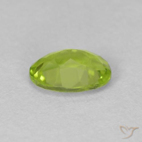 Peridoto Verde acceso naturale da 0.78 ct, Ovale, VVS