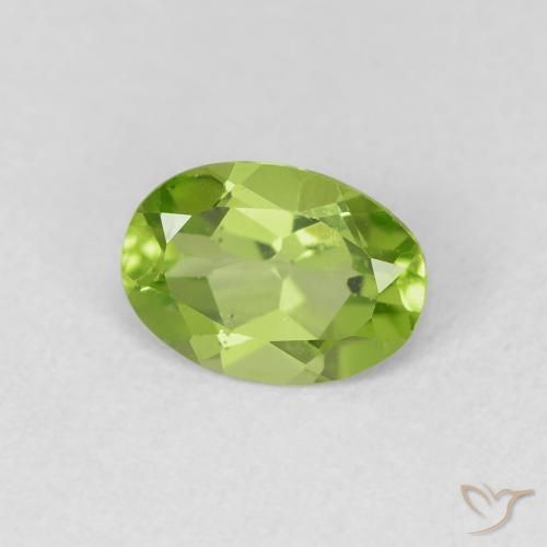 Peridoto Verde giallastro naturale da 0.77 ct, Ovale, VVS-VS