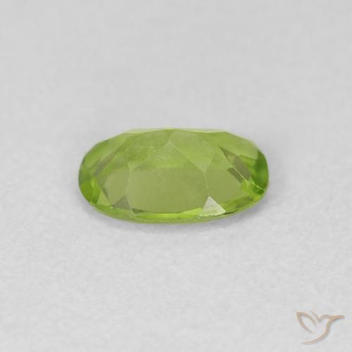 Peridoto Verde medio naturale da 0.78 ct, Ovale, VVS-VS