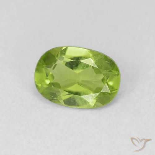 Peridoto Verde medio naturale da 0.88 ct, Ovale, VVS-VS