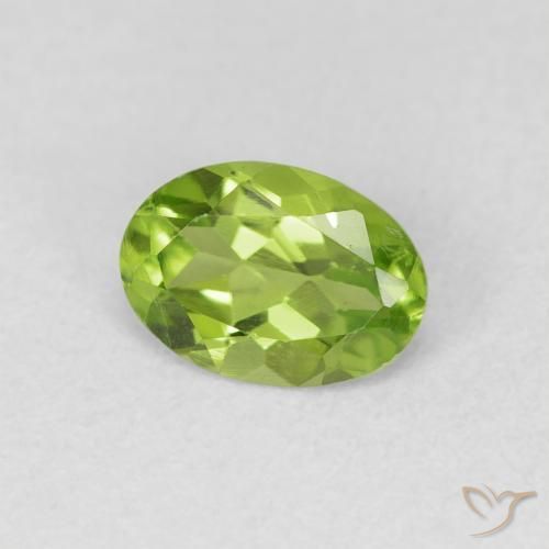 Peridoto Verde medio naturale da 0.84 ct, Ovale, VVS-VS