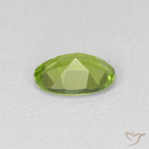 Peridoto Verde acceso naturale da 0.77 ct, Ovale, VVS-VS