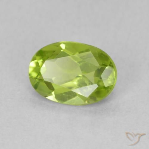 Peridoto Verde medio naturale da 0.92 ct, Ovale, VS