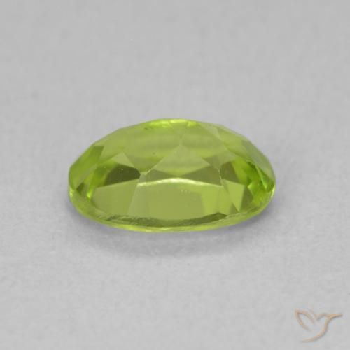 Peridoto Verde medio naturale da 0.92 ct, Ovale, VS