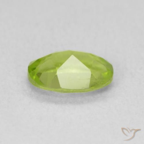Peridoto Verde medio naturale da 0.85 ct, Ovale, VS