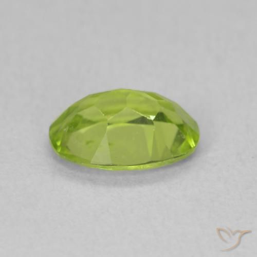 Peridoto Verde acceso naturale da 0.86 ct, Ovale, VS