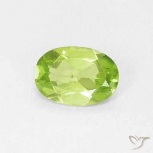 Peridoto Verde medio naturale da 0.77 ct, Ovale, VVS-VS