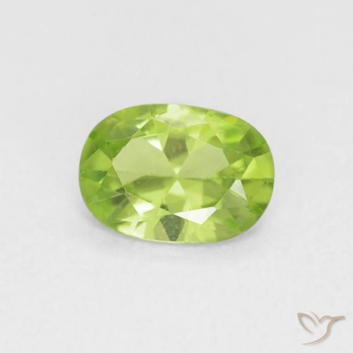 Peridoto Verde medio naturale da 0.77 ct, Ovale, VVS-VS