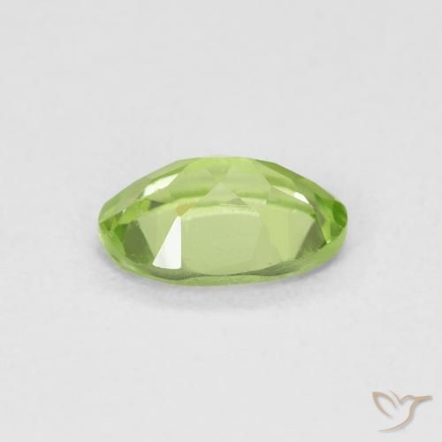 Peridoto Verde chiaro e vivace naturale da 0.74 ct, Ovale, VVS-VS