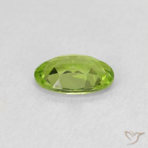 Peridoto Verde medio naturale da 0.69 ct, Ovale, VS