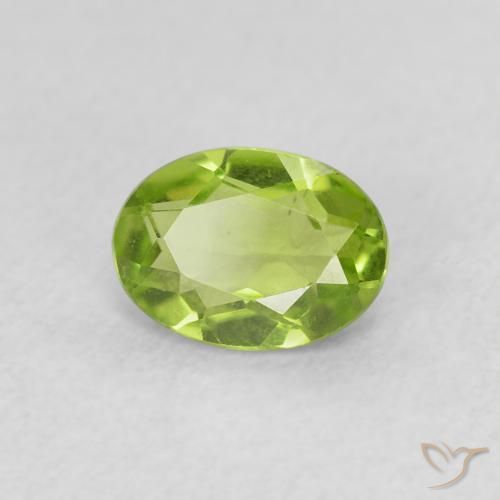 Peridoto Verde medio naturale da 0.82 ct, Ovale, VS
