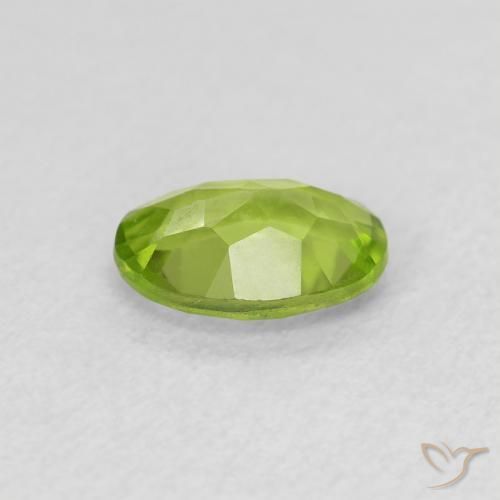 Peridoto Verde medio naturale da 0.82 ct, Ovale, VS